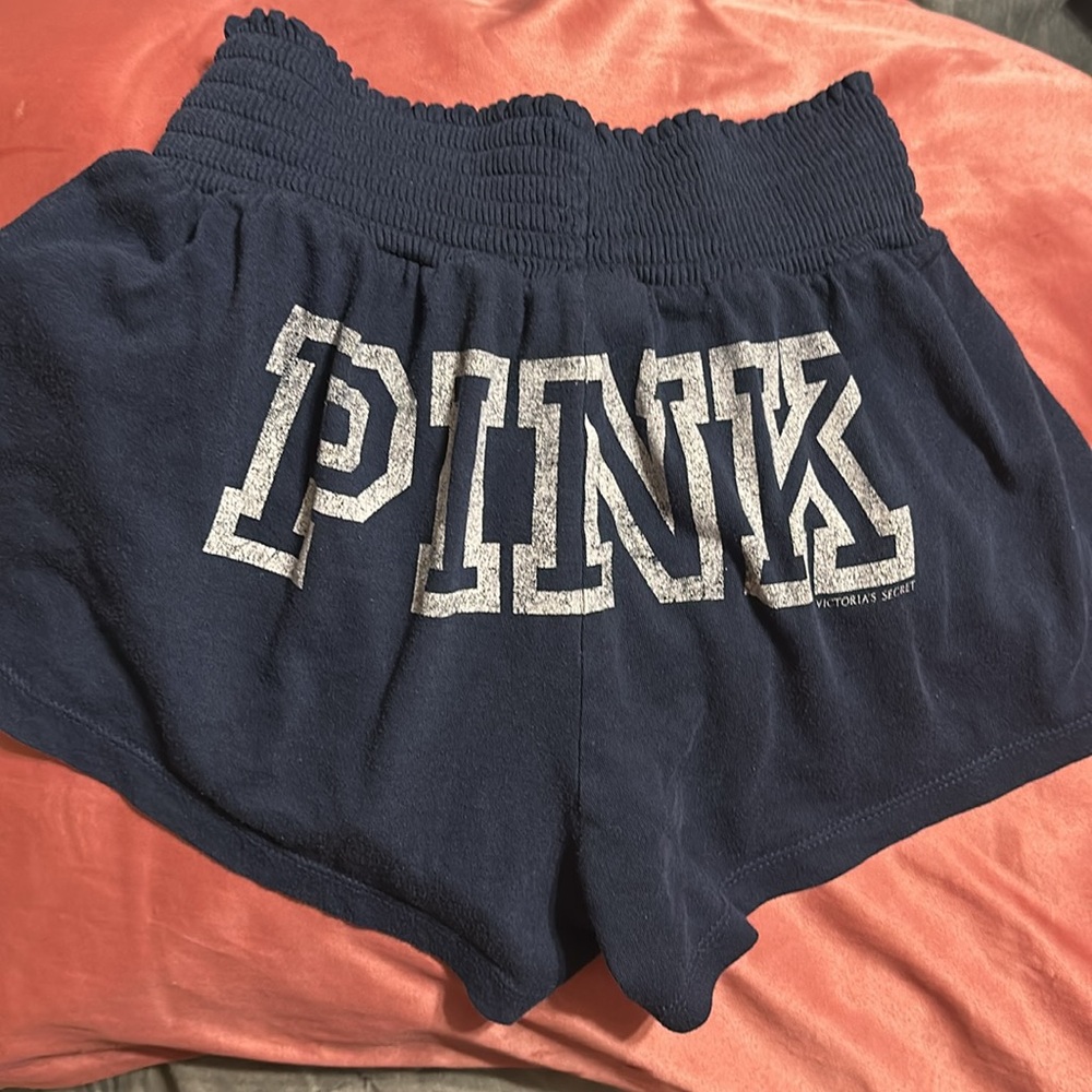 Smocked Waist Shorts with pockets - Picture 2 of 3